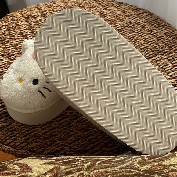 Hello Kitty and Friends X Forever 21 slippers - Picture 2 of 2